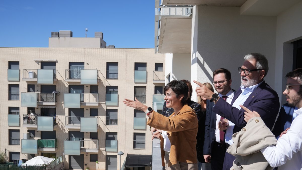 La Ministra Rodríguez reconoce que ha entregada la mitad de las viviendas que prometió Sánchez