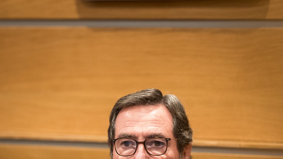 Garamendi reprocha a Díaz sus "insultos" y que "se invente" normas cuando el Congreso no la apoya