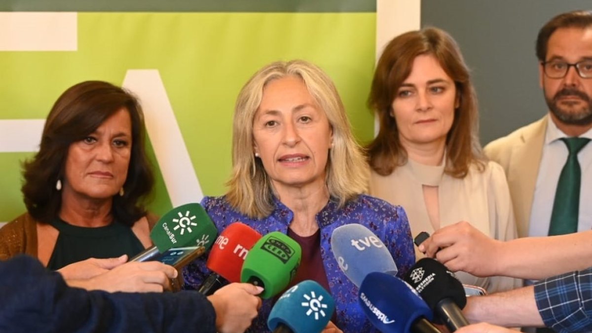 La consejera andaluza de Salud aborda la huelga de médicos y responde a las peticiones de dimisión