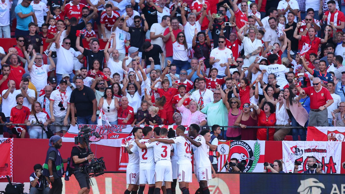 El Sevilla humilla al Barça y firma una noche de orgullo en el Sánchez-Pizjuán
