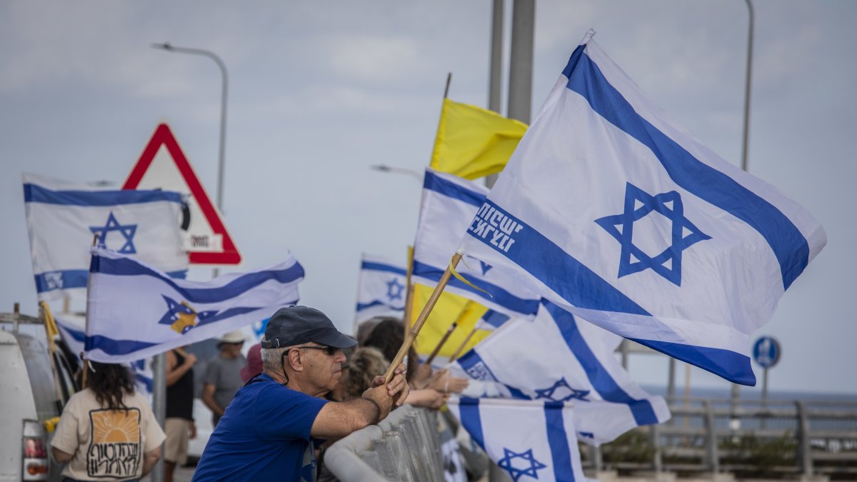 Israel furioso con el "cinismo intolerable" de Sánchez: votar el embargo de armas justo el 7 de octubre