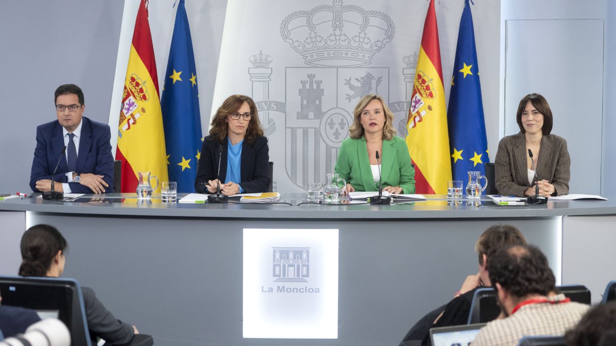 Cannabis, aborto y anti universidades privadas: el Gobierno saca su artillería woke para tapar el escándalo de los sobres