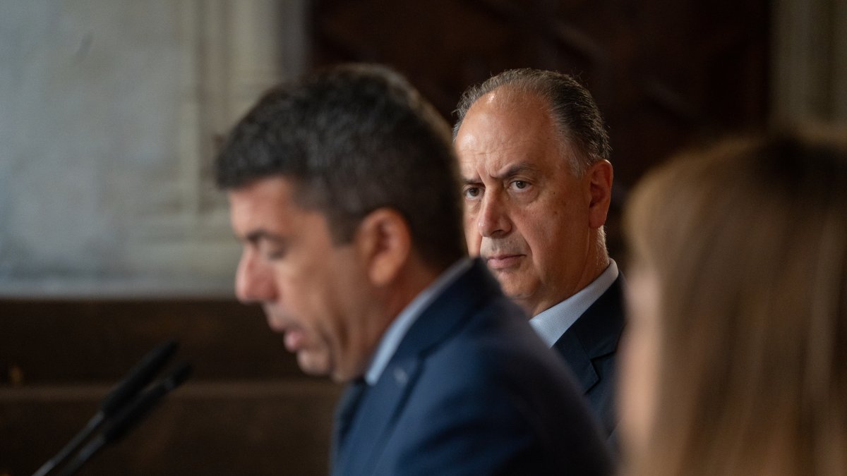 El Conseller de Emergencias e Interior, Juan Carlos Valderrama Zurián, y el president de la Generalitat, Carlos Mazón