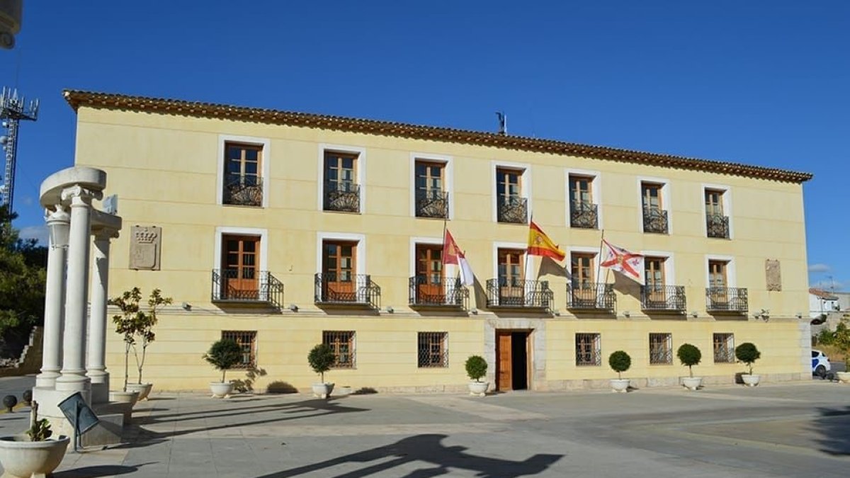 Tres detenidos como presuntos autores de numerosos robos con escalo en el cementerio de Tarancón