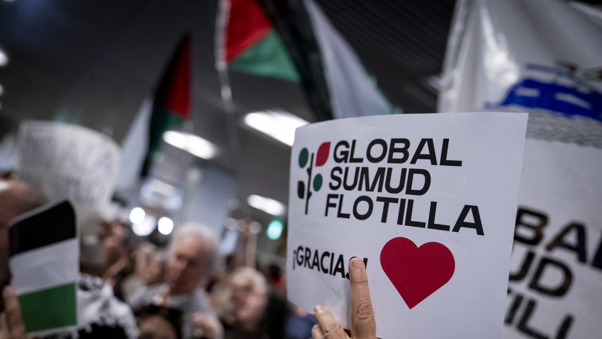EN DIRECTO | La activista de la Flotilla acusada de morder a un funcionario israelí seguirá bajo custodia de Israel
