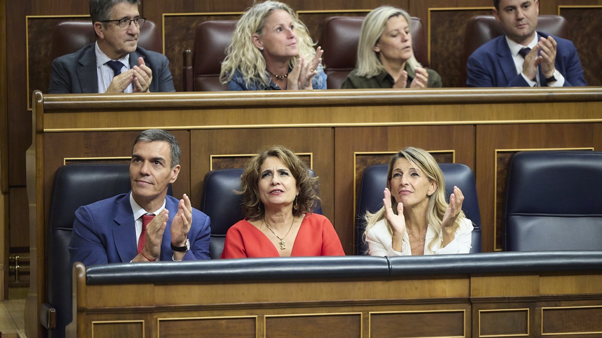 La paz en Gaza le viene mal a Sánchez y a Yolanda Díaz: el decreto de embargo más inoportuno de la historia
