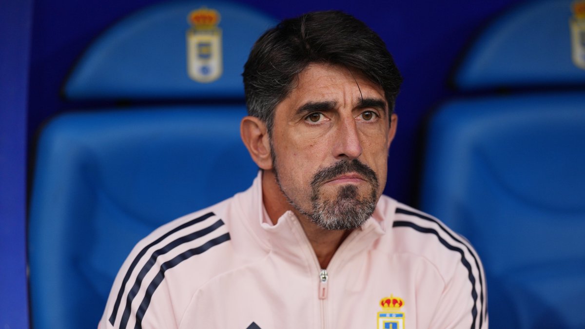 Rueda la primera cabeza en los banquillos: el Oviedo despide a Paunovic