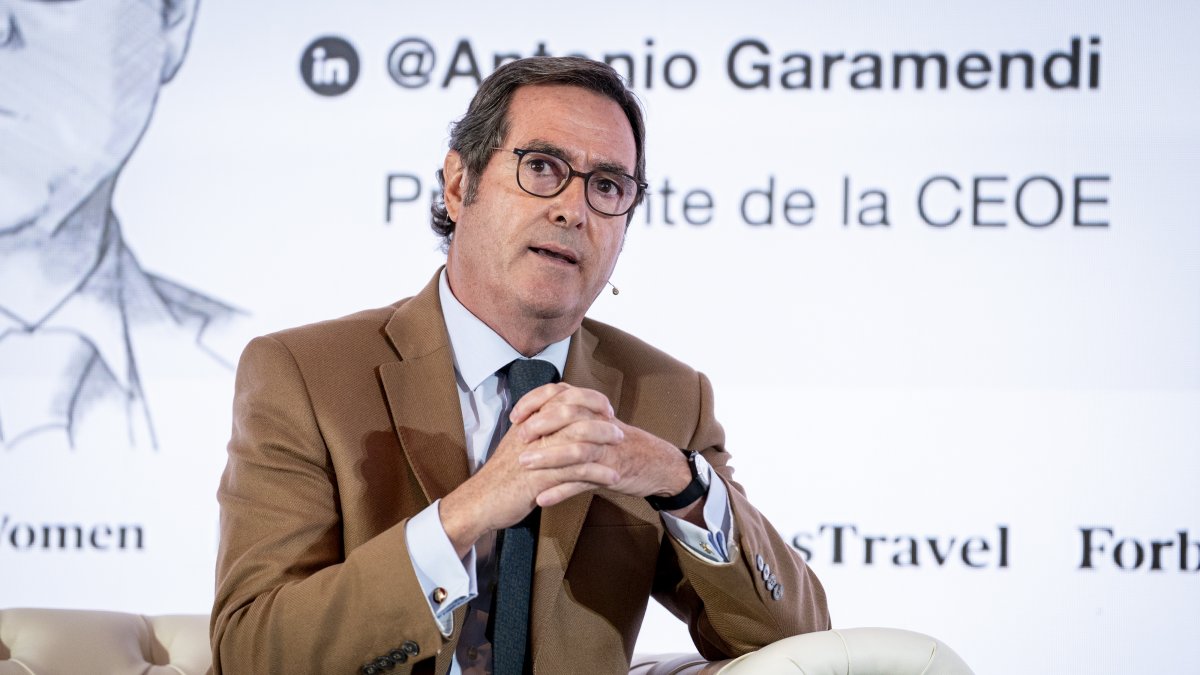 Garamendi ataca la 'ocurrencia' de Yolanda Díaz sobre los permisos laborales: 'Es agotador'