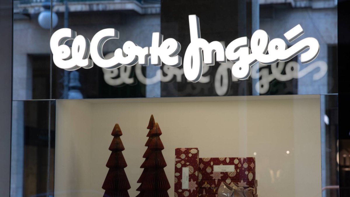 El Corte Inglés abre 6.000 vacantes para Navidad 2025 con foco en jóvenes y formación desde el inicio