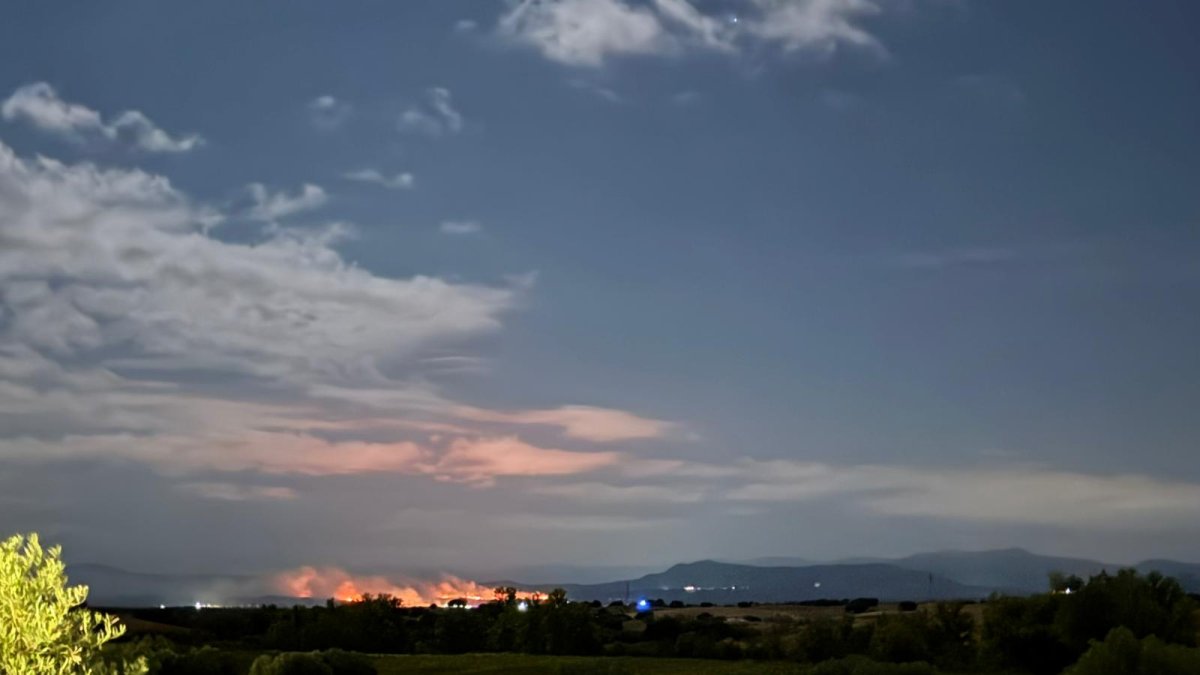 El incendio de Almorox vuelve al nivel 1 por riesgo para zonas habitadas