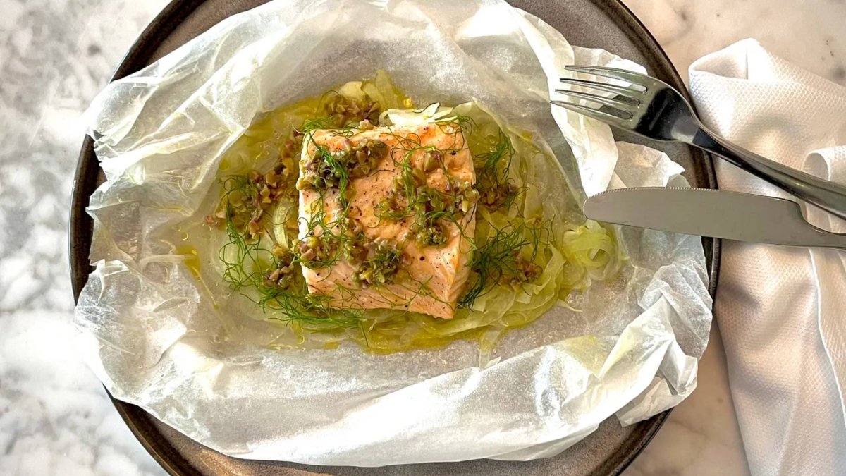 Adiós a ensuciar: esta receta de salmón al microondas de José Andrés está lista en 3 minutos y revoluciona tus cenas entre semana