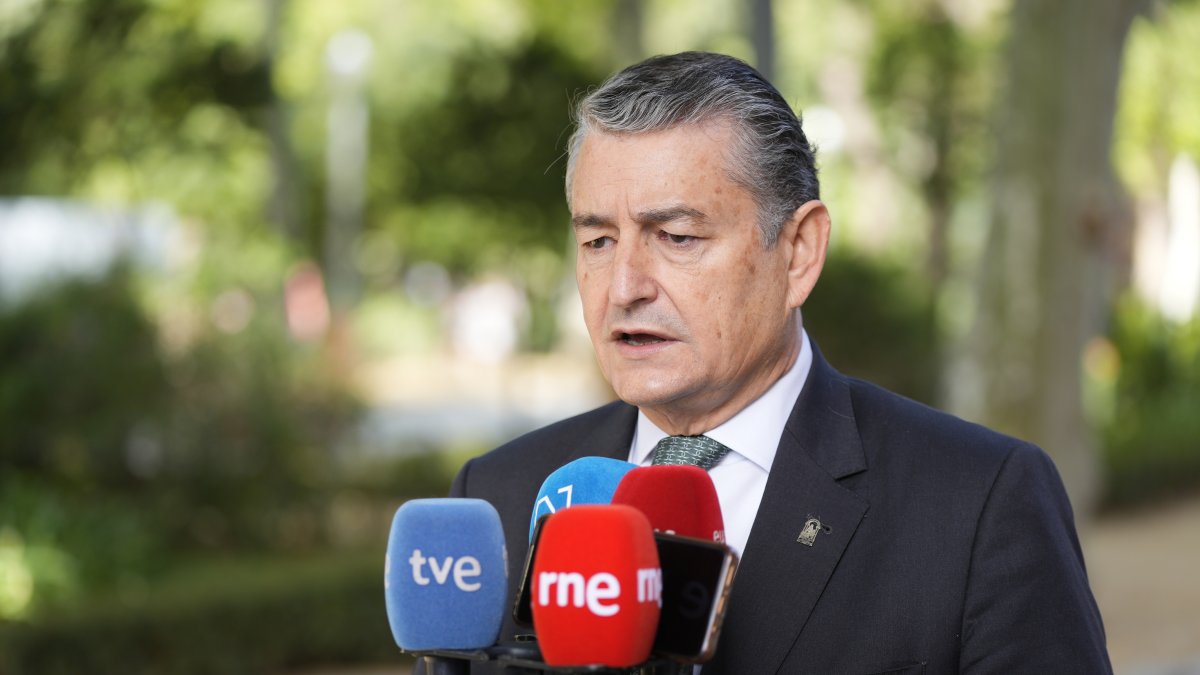 La Junta anuncia un plan integral para reforzar los cribados de cáncer en Andalucía