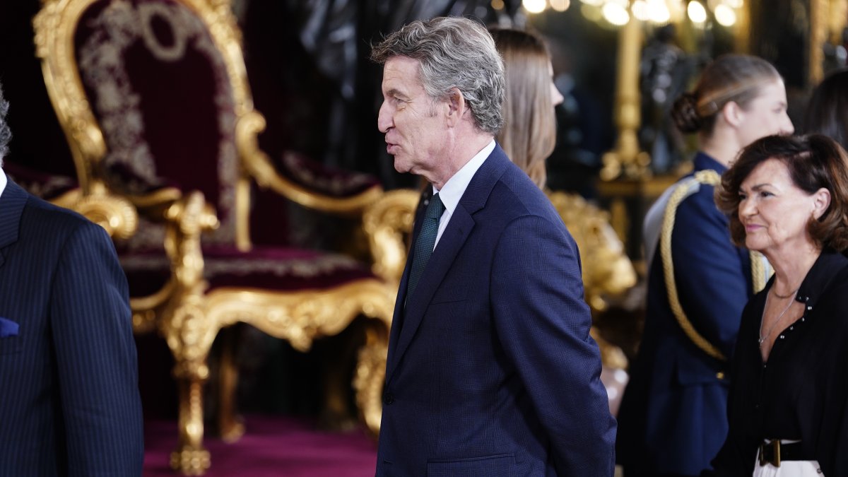 Feijóo, mordaz con Sánchez: “Estoy animado, mi pareja no está en el juzgado”