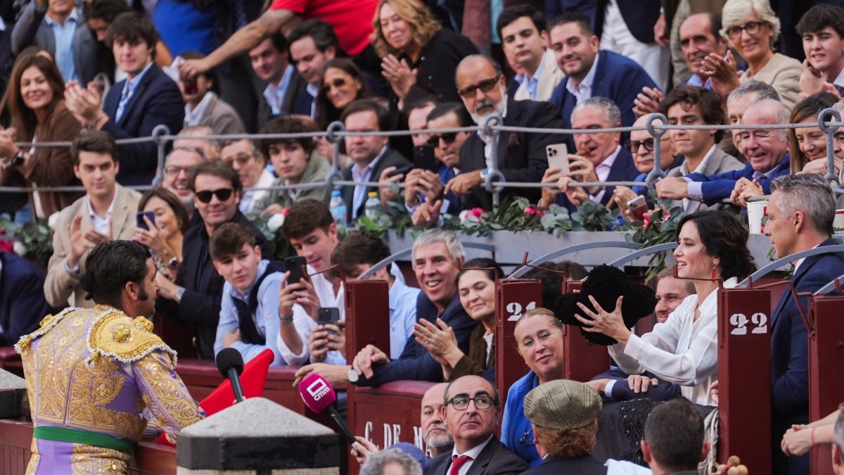 Ayuso, estrella en Las Ventas en la corrida del 12 de Octubre: "tienes los cojones muy gordos"