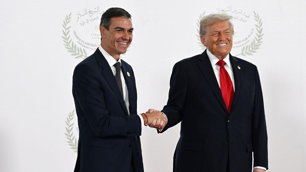 El rejonazo de Trump a Sánchez ante medio mundo en Egipto destroza el discurso del PSOE del "gran líder internacional"