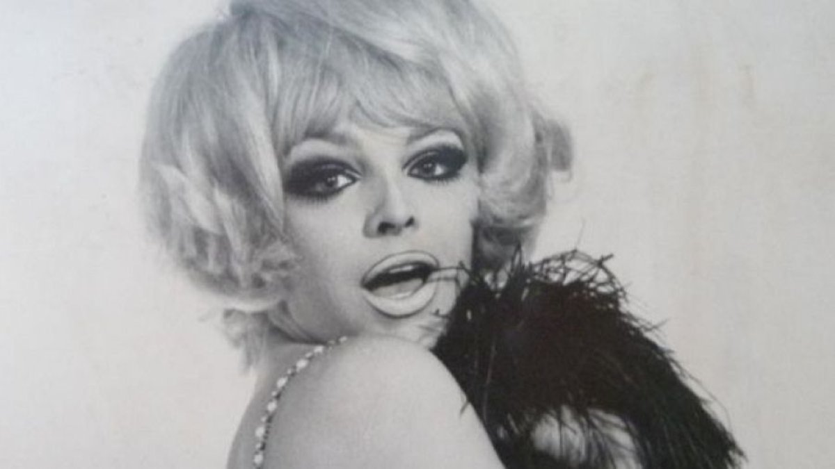 Adiós Dolly van Doll, pionera de la transexualidad que reinó en la noche de Barcelona durante años