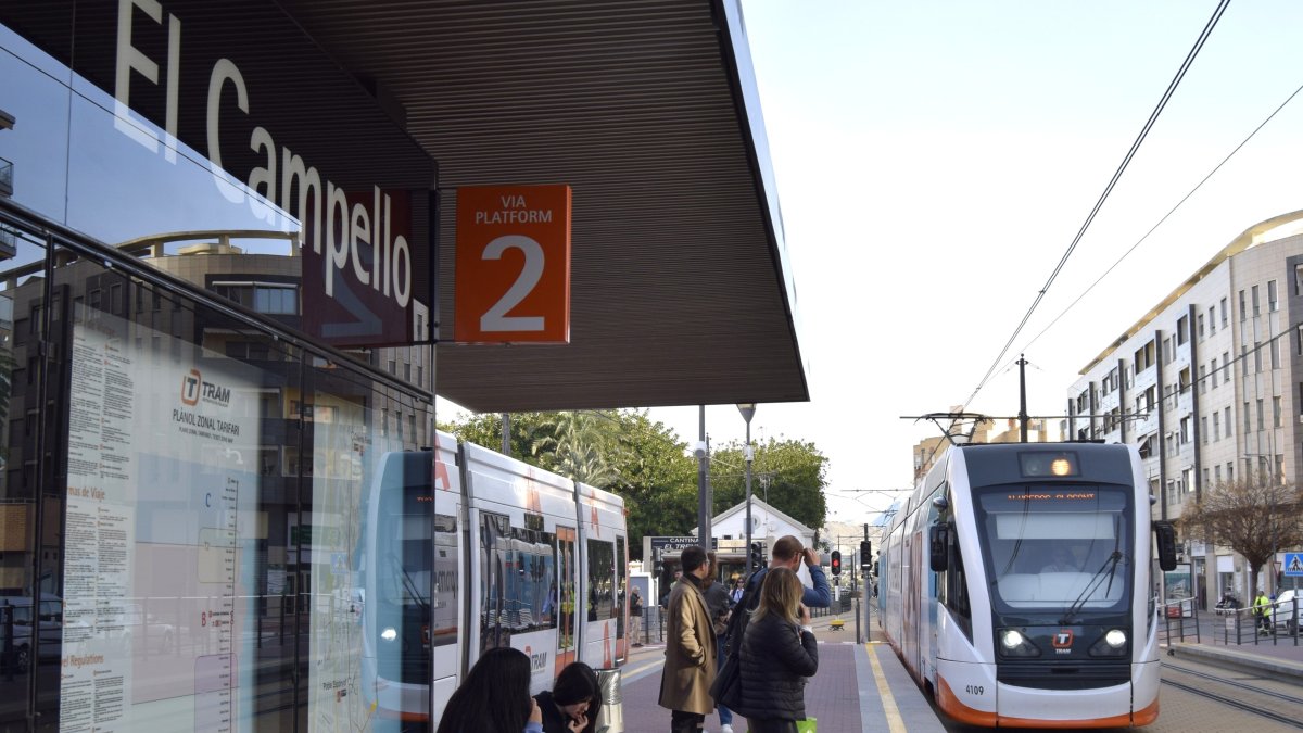 Muere un joven de 20 años arrollado por un convoy del TRAM d’Alacant en El Campello
