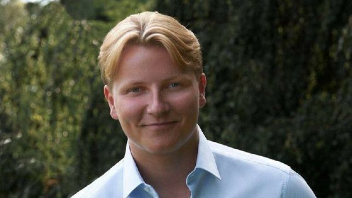 Sigue la deriva de la monarquía noruega: Sverre Magnus se muda por amor a Italia