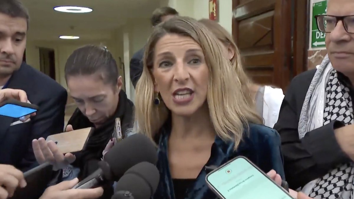 El ridículo de Yolanda Díaz amenazando a Trump y sin saber qué es "profesar": "en la Casa Blanca están temblando"