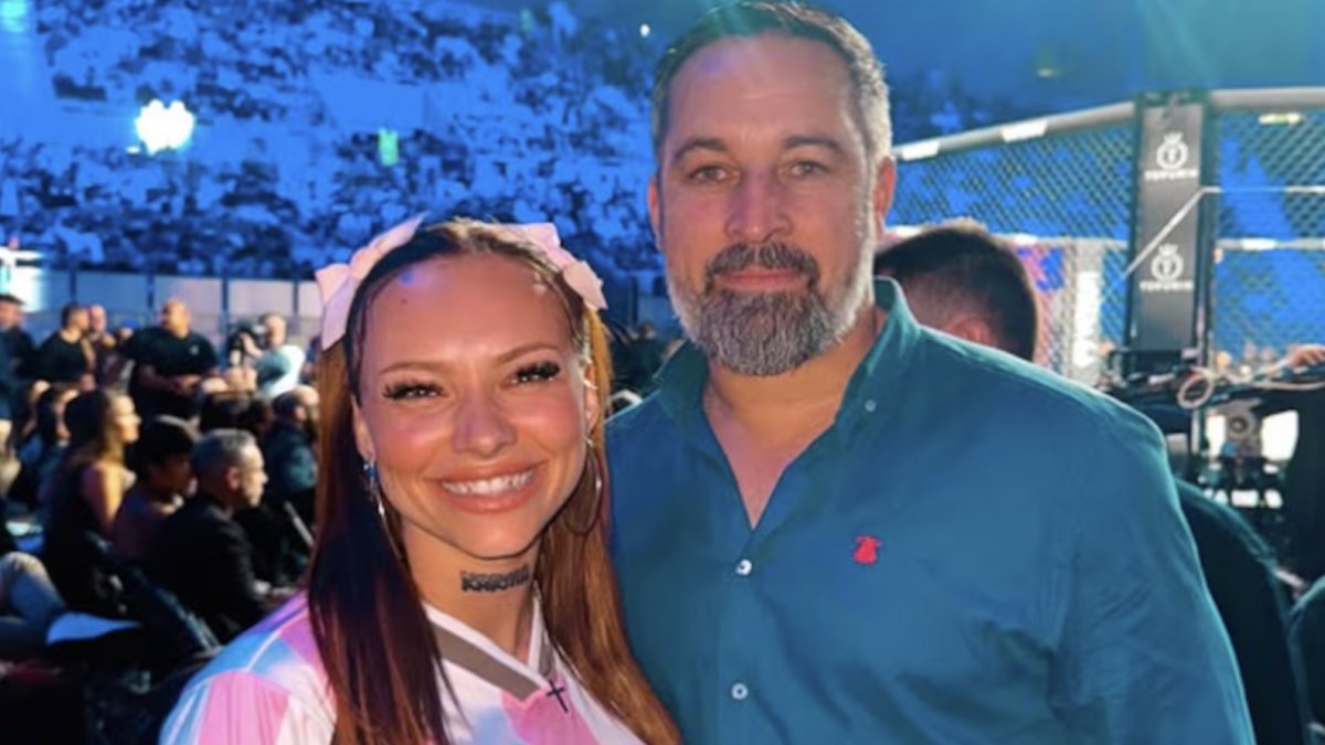 Tormenta en Vox: la trapera Angie Corine, la nueva musa de Abascal, pillada en Only Fans