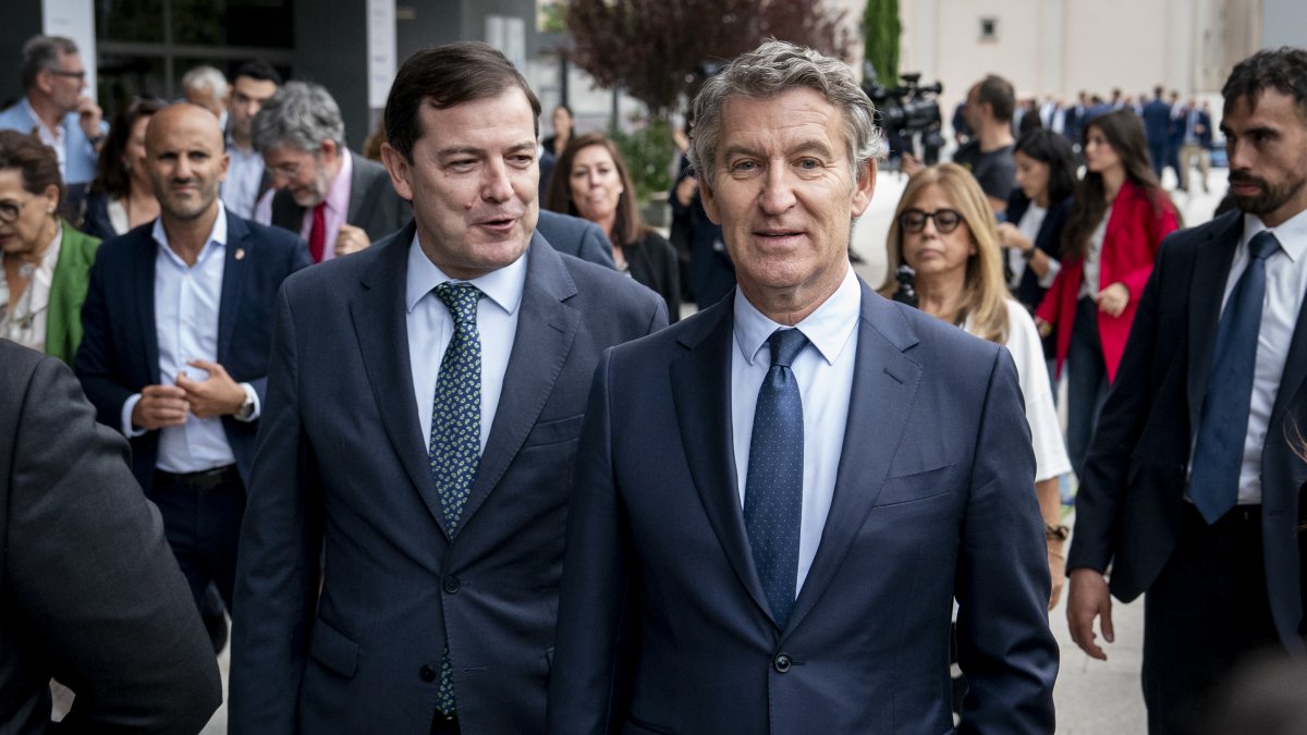 Feijóo descarta el 'superdomingo': el PP prefiere un camino más táctico hacia las generales