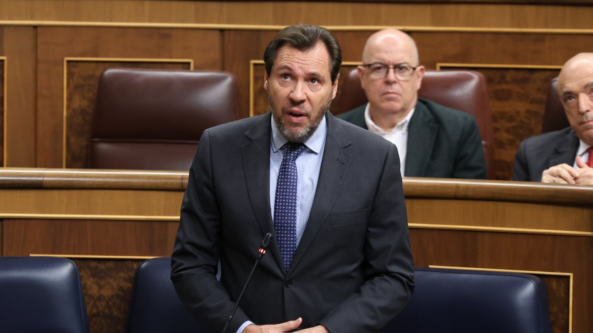 La guerra entre Grok y Óscar Puente acaba con el ministro ridiculizado por la IA de Elon Musk