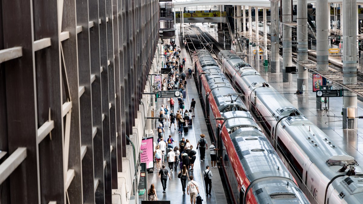La gran (y silenciosa) reducción de plazas en el tren que deja a decenas de trabajadores sin billete