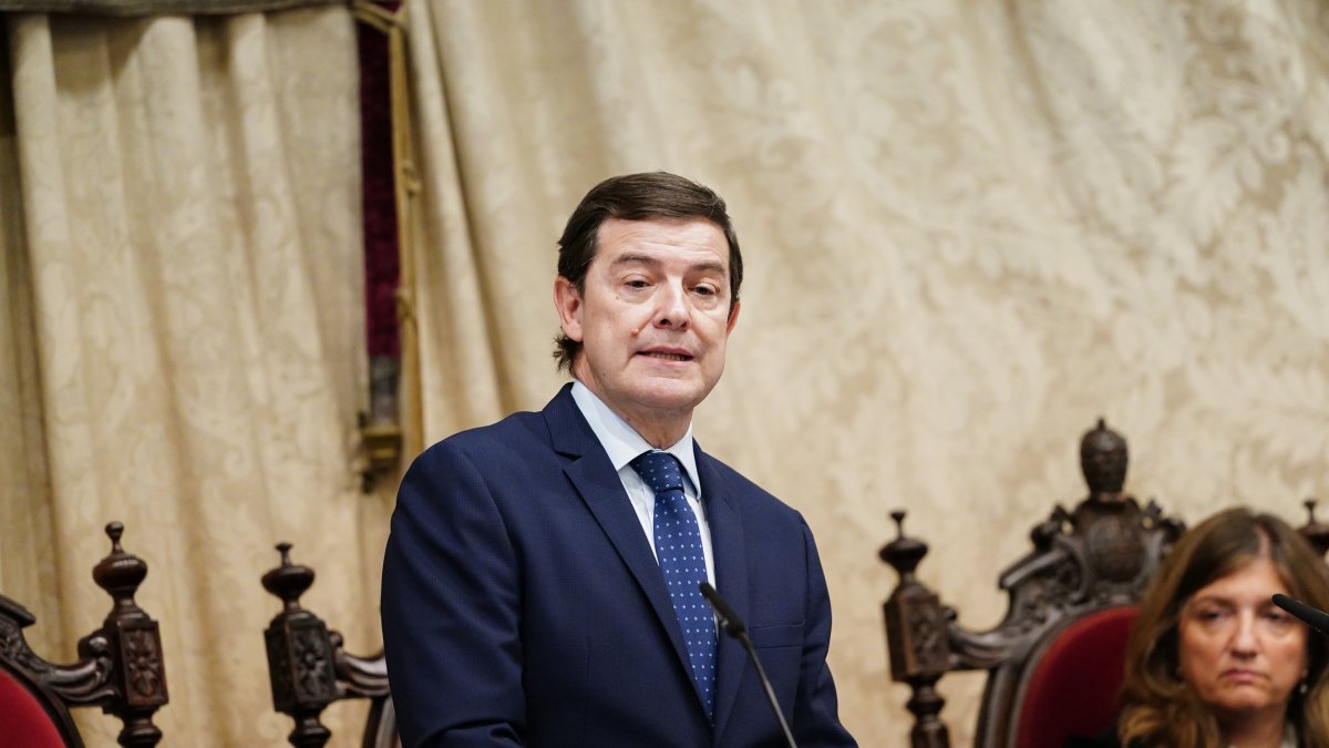 Mañueco roza la mayoría absoluta y consolida su liderazgo frente a un Vox en retroceso