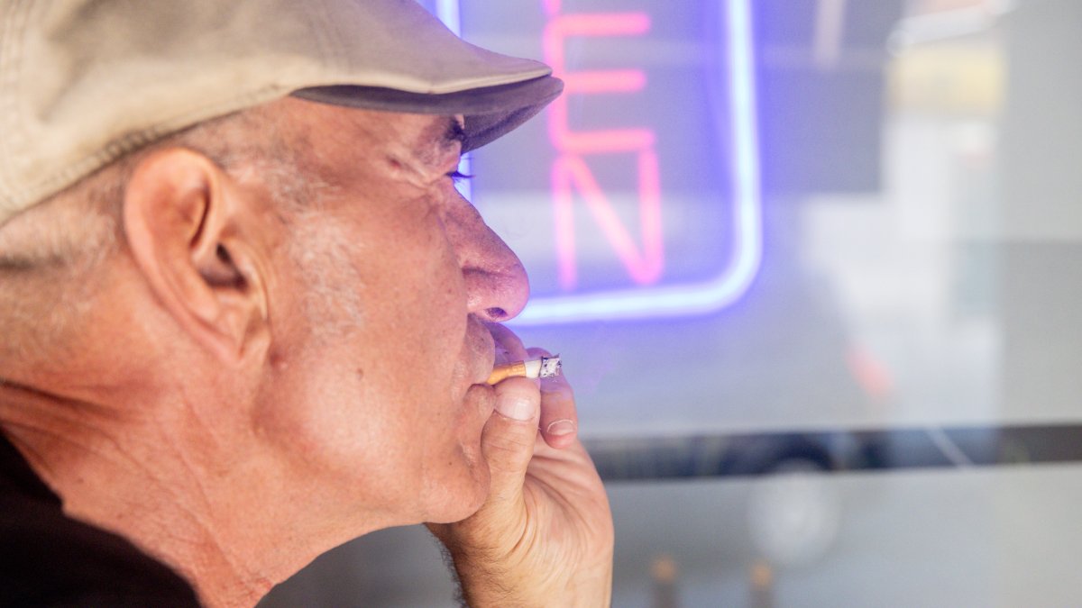 El mayor riesgo de recaída para un exfumador no es el tabaco: la ciencia revela cuál es