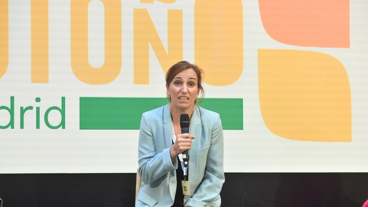 Mónica García quiere imponer el horario de invierno y acaba trasquilada: "la gente triste quiere la oscuridad"