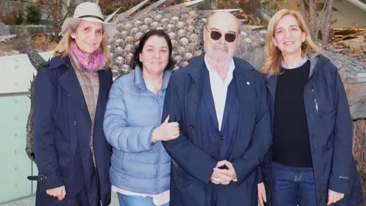 Las Infanta con Antonio Resines y su mujer.