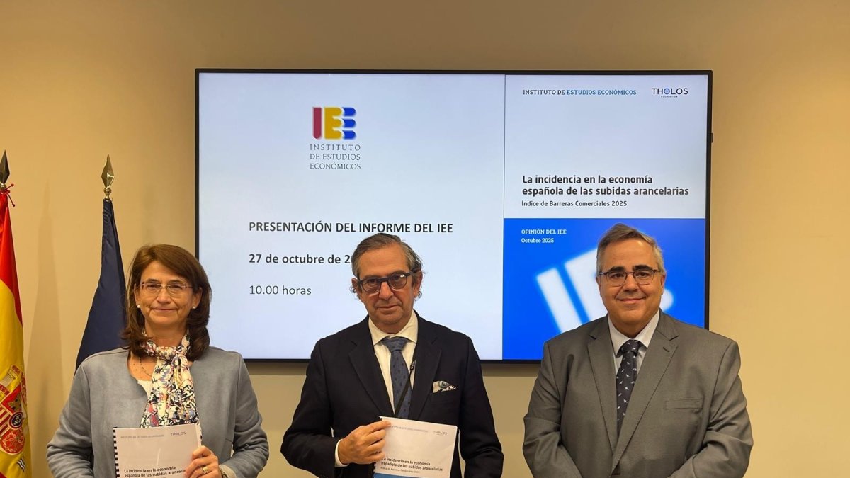 Presentación del informe del IEE: La incidencia en la economía española de las subidas arancelarias. Índice de Barreras Comerciales”.
REMITIDA / HANDOUT por IEE
27/10/2025