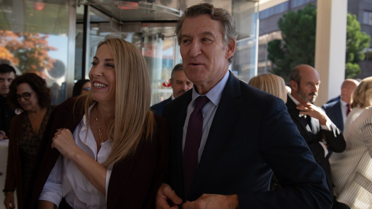 La presidenta de la Junta de Extremadura, María Guardiola, y el presidente del PP, Alberto Núñez Feijóo.