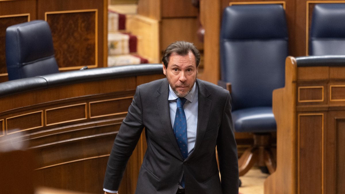 (Foto de ARCHIVO)
El ministro de Transportes y Movilidad Sostenible, Óscar Puente, durante una sesión de control al Gobierno, en el Congreso de los Diputados (España) 22/10/2025
