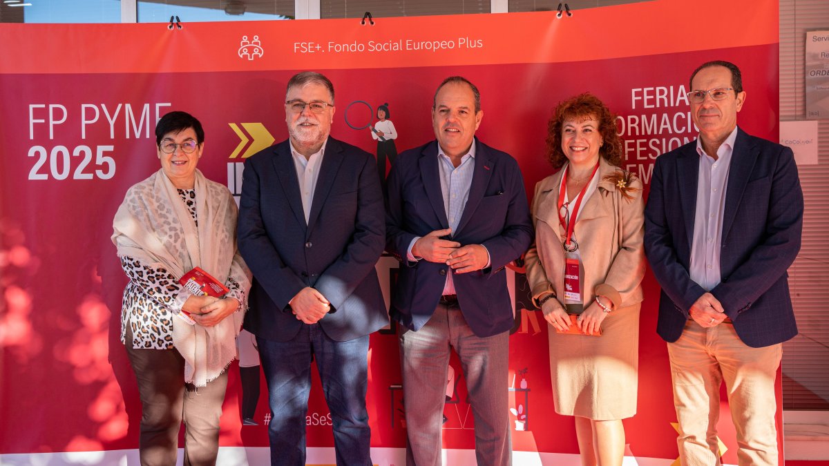 Las autoridades durante la inauguración de la feria