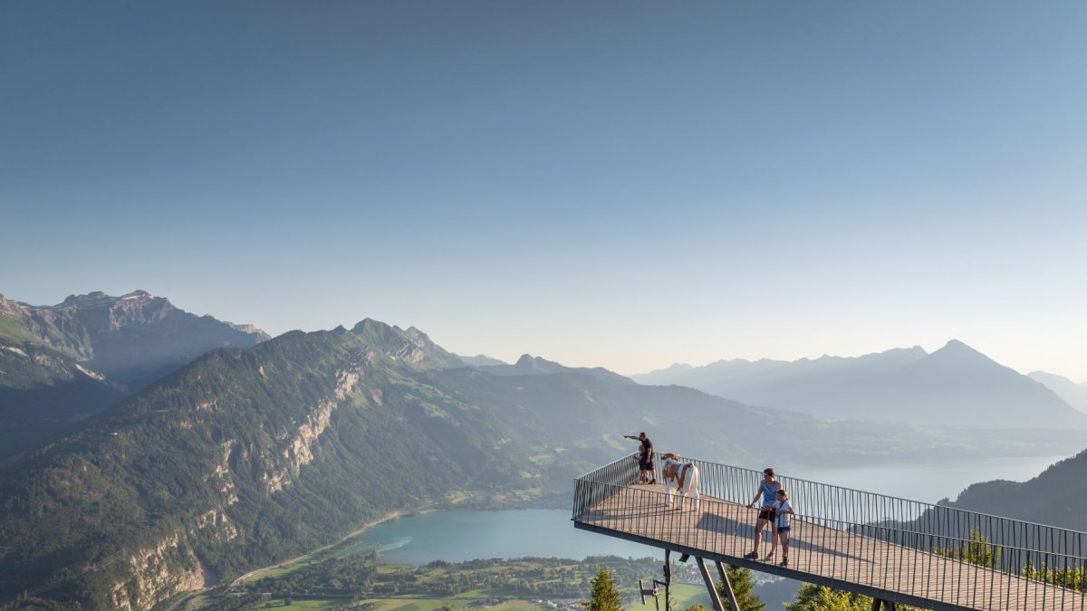 Harder Kulm, la Pasarela de los Dos Lagos, un mirador ideal para disfrutar en familia.