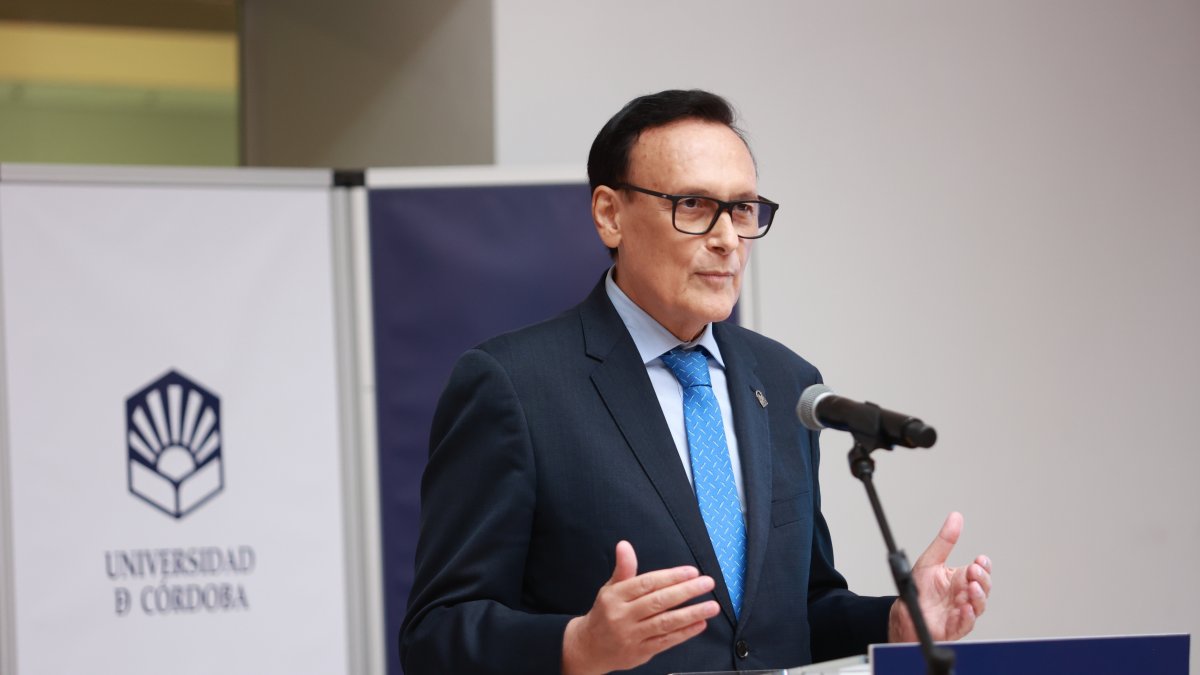 El consejero de Universidad, Investigación e Innovación, José Carlos Gómez Villamandos,en la Universidad de Córdoba.