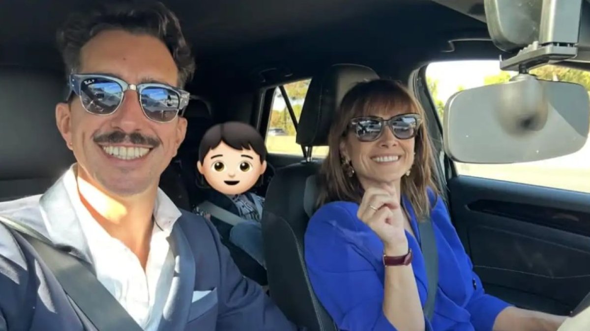 Marron y Arancha Morales en la imagen con al que anunciaron su boda.