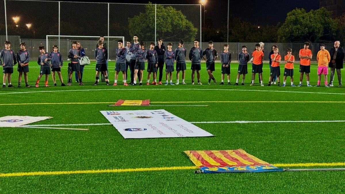 Campo municipal de La Torre celebrando un homenaje a las víctimas por el anikversario de la dana