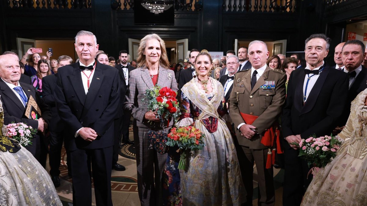 La infanta Elena preside el Jocs Florals de Lo Rat Penat