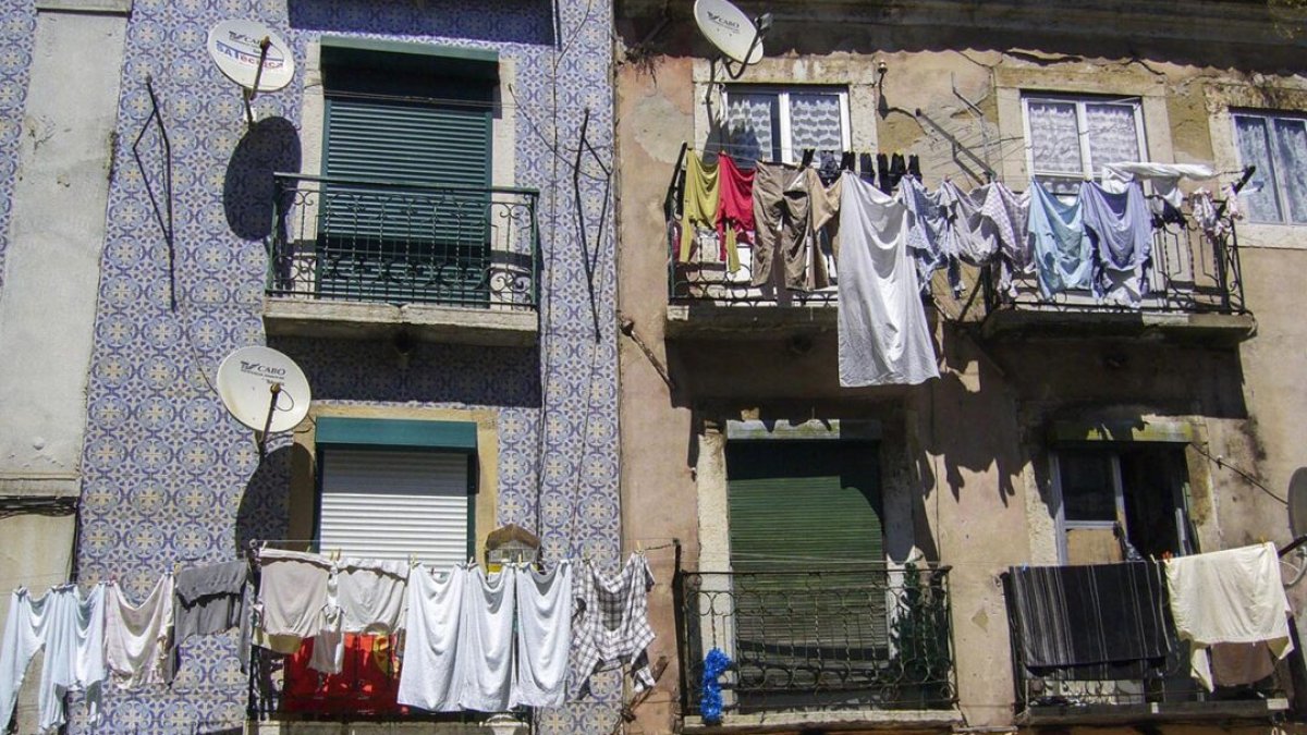 Ropa tendida en los balcones