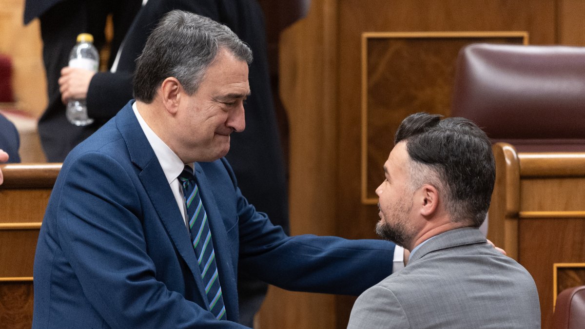 El portavoz del PNV en el Congreso, Aitor Esteban, y el de ERC, Gabriel Rufián