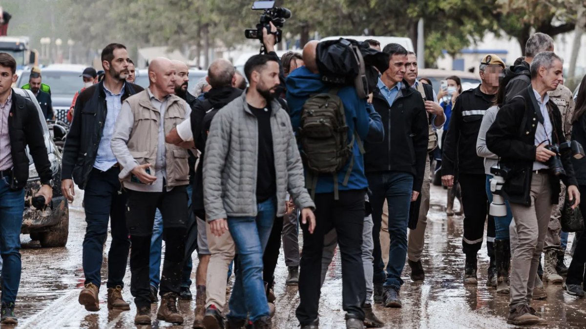 Pedro Sánchez el día de la huida de Paiporta como el 'galgo'