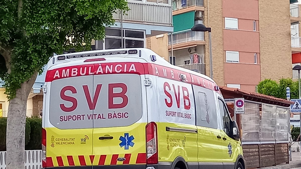 Foto de archivo de ambulancia de Soporte Vital Básico