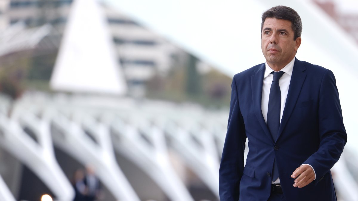 A Fray Escoba rogando y con el Mazón dando