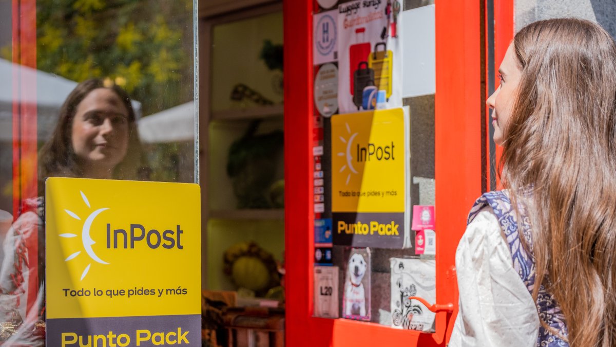 Local de recogida y envío de paquetes.