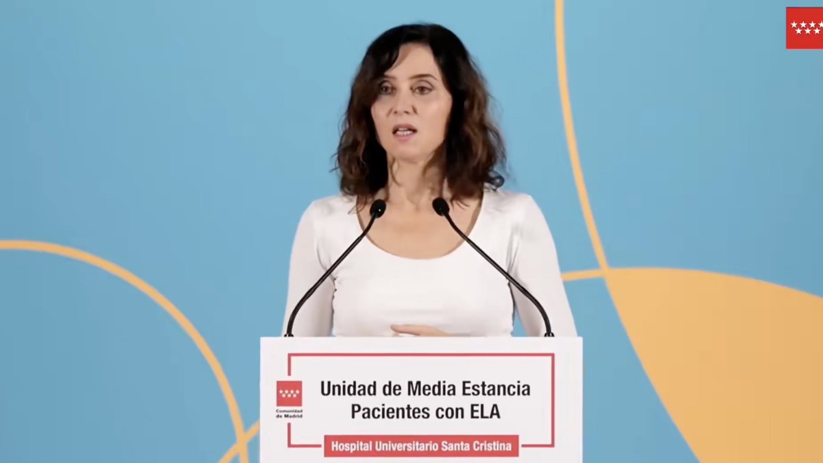La presidenta de la Comunidad de Madrid, Isabel Díaz Ayuso, visita la nueva Unidad de media estancia del Hospital público Universitario Santa Cristina