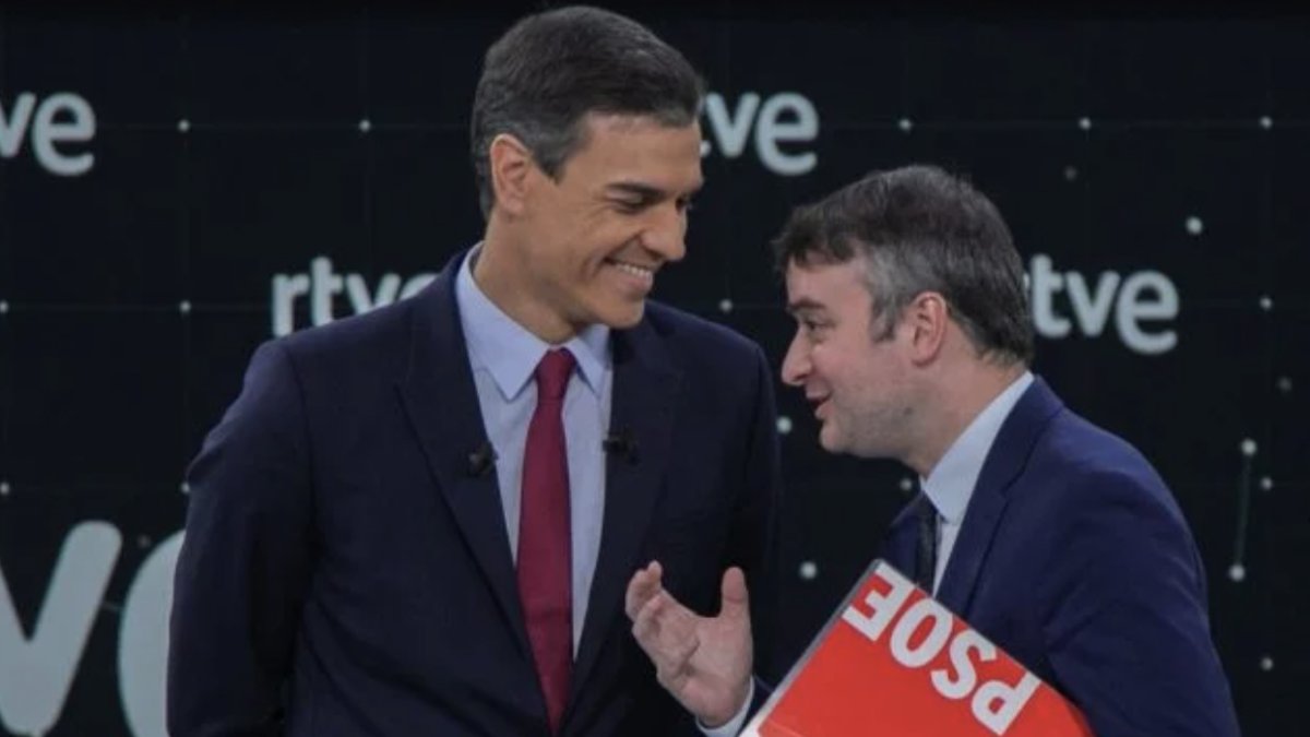 Pedro Sánchez con su entonces jefe de gabinete, Iván Redondo