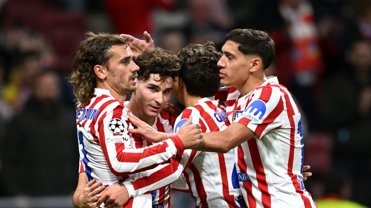 Julian Alvarez celebrando el primer gol del partido contra el Union Saint-Gilloise.