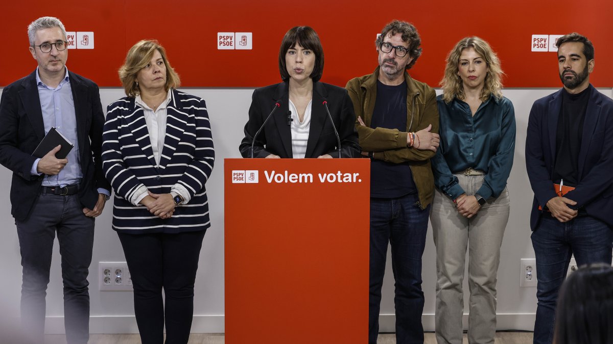 La ministra de Ciencia, Innovación y Universidad y secretaria general del PSPV-PSOE, Diana Morant, durante una reuda de prensa tras la Comisión Ejecutiva Nacional de los socialistas valencianos